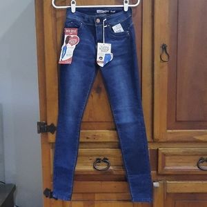 NWT YMI Wanna Betta Butt mid-rise dark wash skinny jeans
